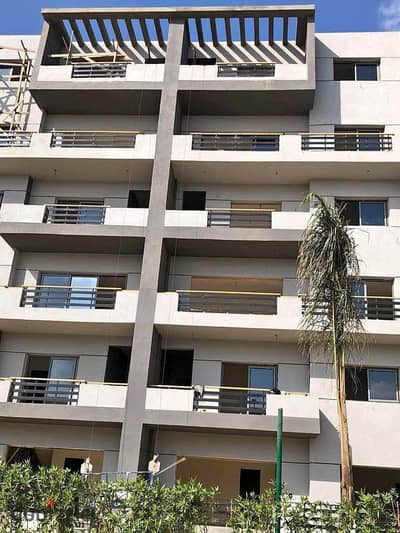Apartment for sale, immediate delivery, fully finished in Sheraton, next to Hajouja restaurant, just minutes from the airport on the Suez road