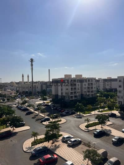 للإيجار بمدينتى امام الخدمات ١١٦م بالمطبخ والتكيفات لوكيشن مميز