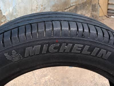 اطارات بحاله ممتازه Michlen مقاس  235/50 R18