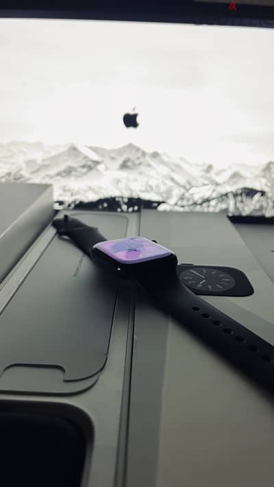 Apple watch series 8 100%