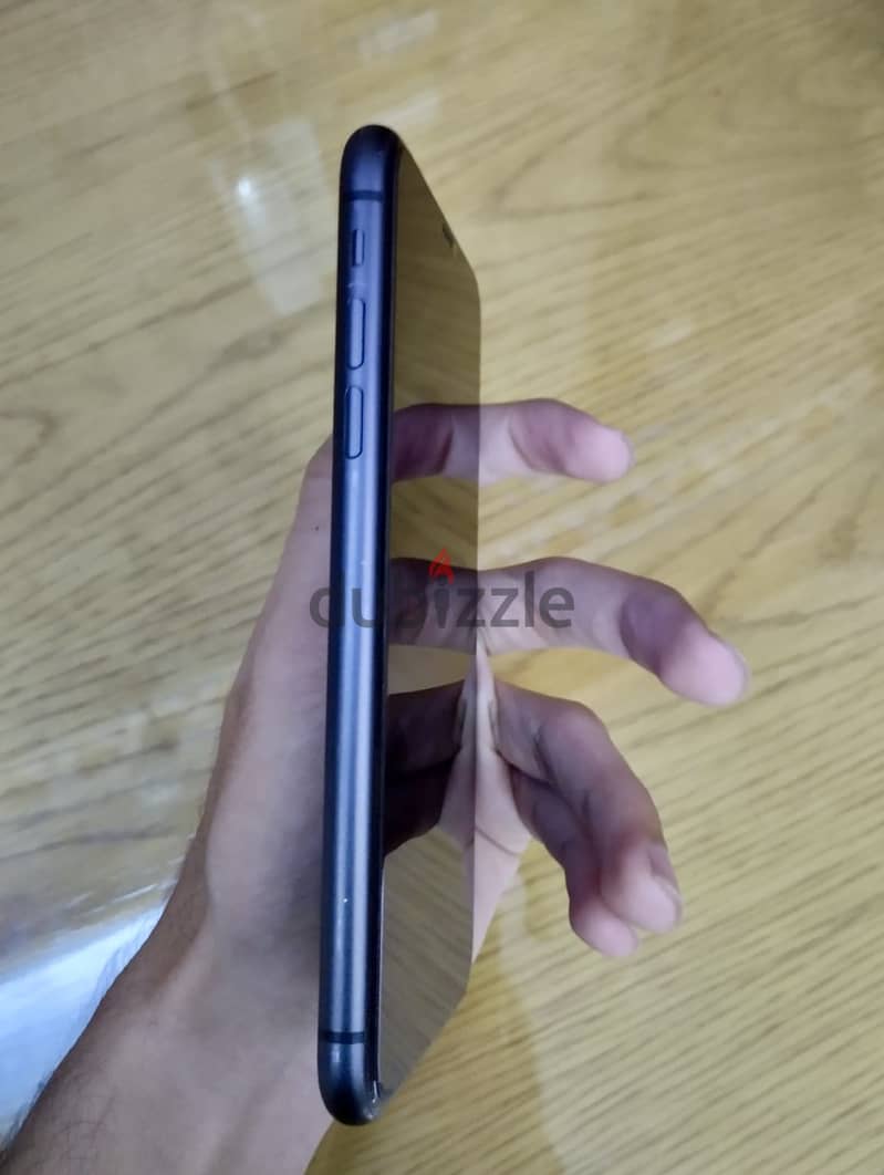 iPhone 11 3