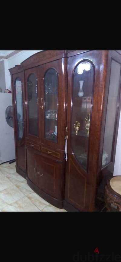 سفره 8 كراسي نيش 4 دلفه حاله ممتازه