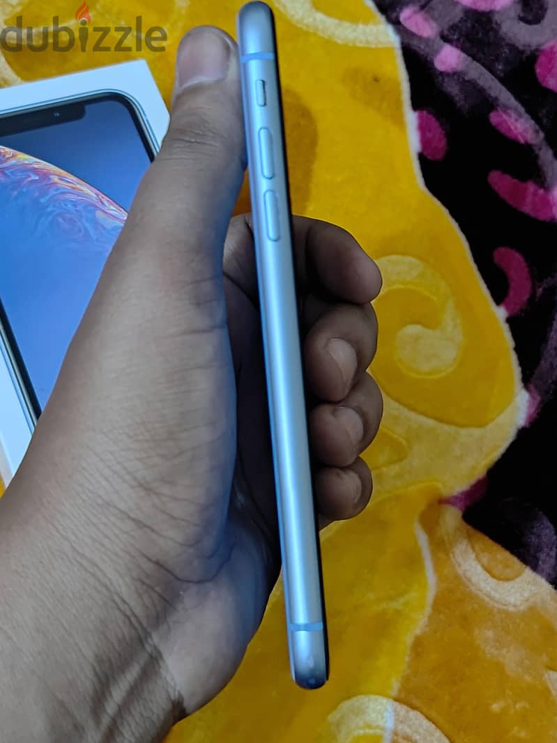 iPhone XR 4