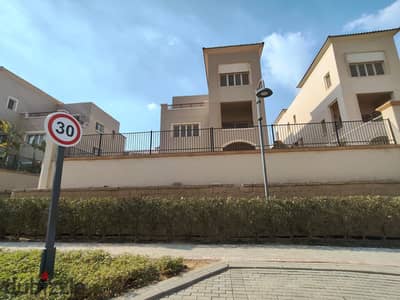 فيلا مستقلة متشطبة 472م للبيع بالتقسيط في أب تاون كايرو إعمار المقطم Uptown Cairo Emaar Mokattam
