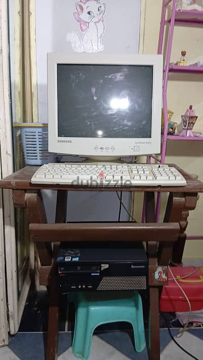 كمبيوتر كامل للبيع شاشه سامسونج  كيسه Lenovo بس الكيسه محتاجه بور بس ل