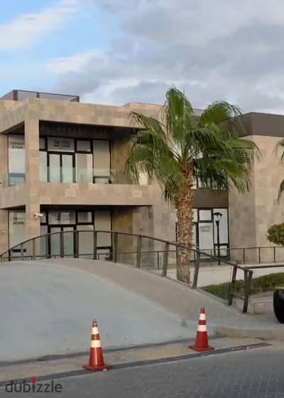 Shop ready to move with installments 8 years in beverly hills