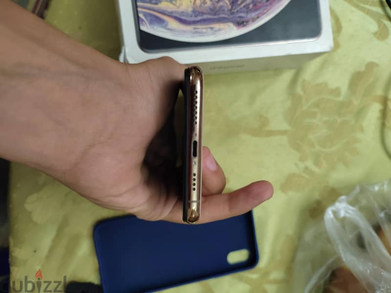iPhone XS Max 4