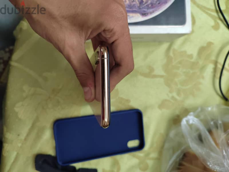iPhone XS Max 5