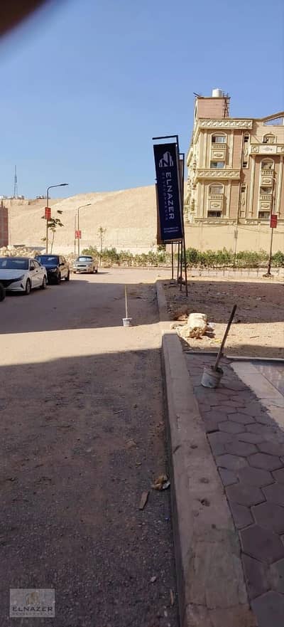 Apartment for sale in Mokattam, Al-Haḍbah Al-Wuṣṭā, Second District, near the Religious Complex, Al-Hafiz Mosque, excellent upscale residential location.