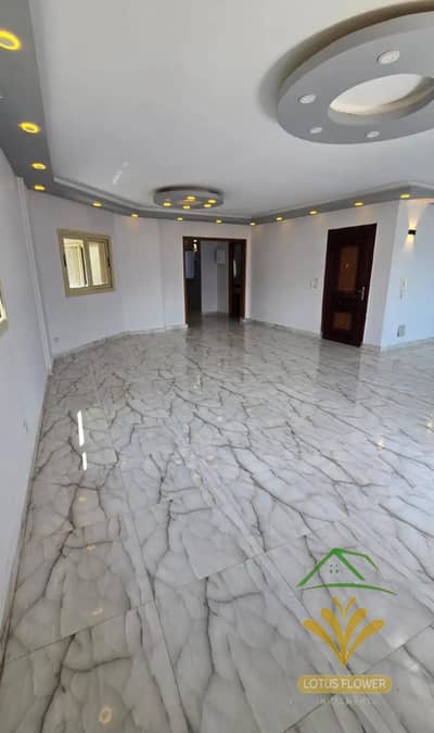 شقة للايجار السكني في اللوتس الجنوبيه  التجمع الخامس تاني نمره من شارع النوادي الرئيسي