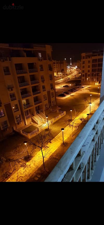 #للبيع شقة مساحه 96 متر في B7 طلعت مصطفى خالصه دور رابع فيو نارو جاردن اتجاه شرقي بجانب الخدمات و النادي