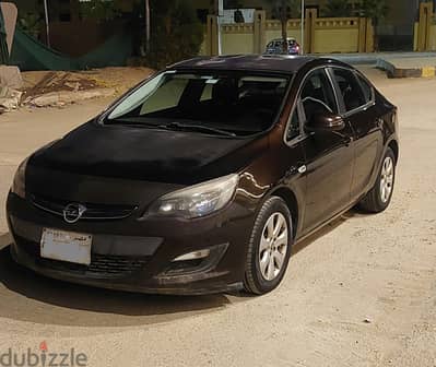 Opel Astra 2015 - فبريكة بالكامل (بره و جوه) للبيع بحالتها