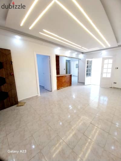 شقه في قلب الخدمات للبيع في اسكندرية العجمي شاطئ النخيل بجوار الشارع الرئيسى موقع سكني ممتاز شامل الخدمات