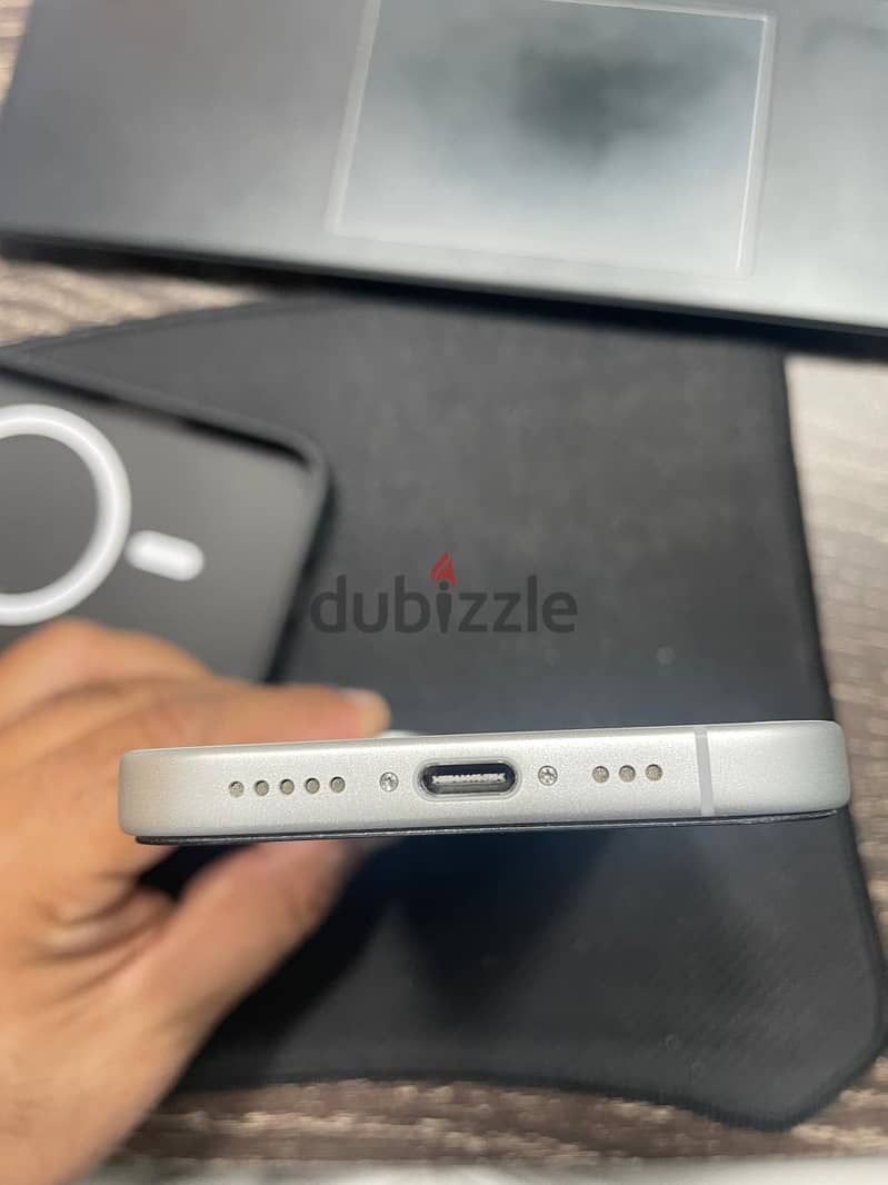 Apple - iPhone 17 4