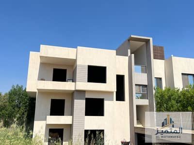 مدينة العبور، موقع مميز على خط 10، داخل ميني كمبوند راقٍ مقام على مساحة 8 أفدنة، بالقرب من جميع الخدمات والمرافق الأساسية.