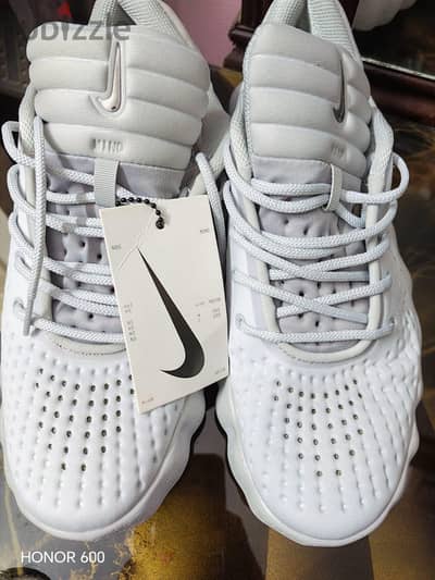 Nike Mind 001