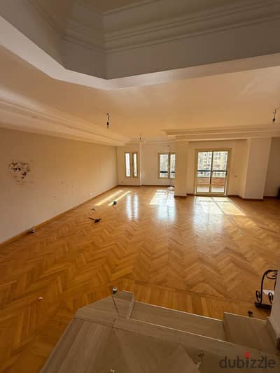 Apartment, finished facade, ready for living, distinctive and elegant division, for sale in the eighth district near Makram Ebeid, the International Park, Taiba Mall, and City Stars, the finest places in Nasr City.