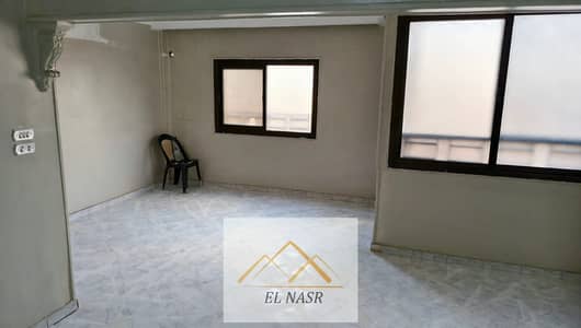 شقة للايجار شارع الطيران الرئيسي مدينه نصر قرب ميدان رابعة العدوية وطريق النصر بالقرب من طيبة مول واول عباس العقاد ( لوكيشن مميز جدا)