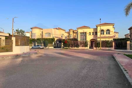 فيلا Twin Villa للبيع 284م كومباوند Alex west ( بمقدم: 1,408,000 ج - إستلام فوري)