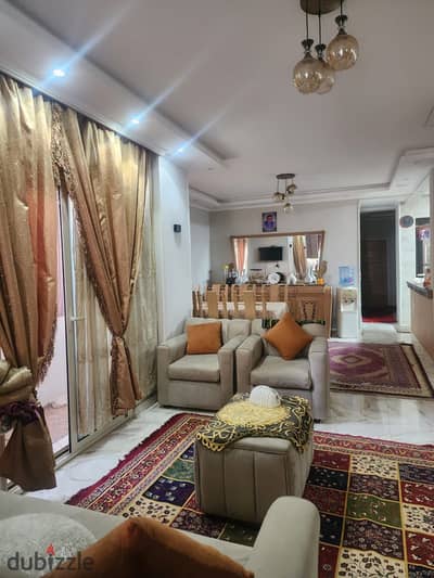 Apartment for sale 200m in Hadayek El-Qobba, ultra-super lux finishing and immediate delivery. Strategic location, one minute from Qasr El-Qobba and 3 minutes from Metro Kobri El-Qobba, price negotiable.
