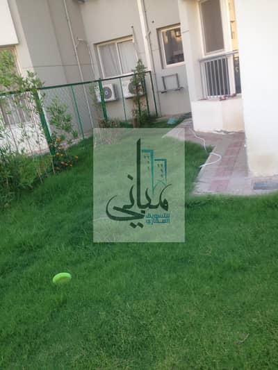 Ground-floor apartment for rent, 109 square meters, featuring 3 rooms, 2 bathrooms, a kitchen, and air conditioning, located in The Address compound.