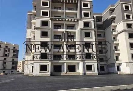 شقه استلام فوري للبيع متشطبه فيو واسع بالقرب من باتيو في Mayan El Shorouk بجوار Patio Casa وبالقرب من طريق السويس.