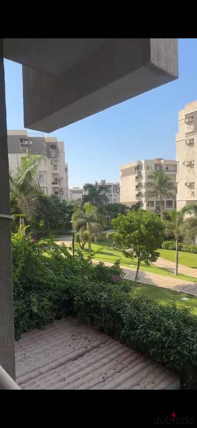 Apartment for sale, 78 sq m, in Madinaty B10, wide garden view, opposite services, at a very special price.