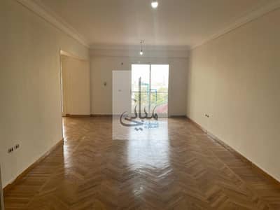 شقه اللبيع 122 متر 3 غرف 2 حمام يوجد مصعد كمبوند حدائق المهندسين