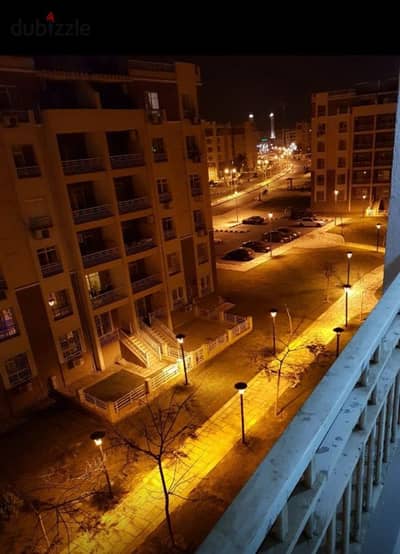 للبيع شقة 96 متر تشطيبات دور رابع على جاردن جمب الخدمات في B7 بمدينتي