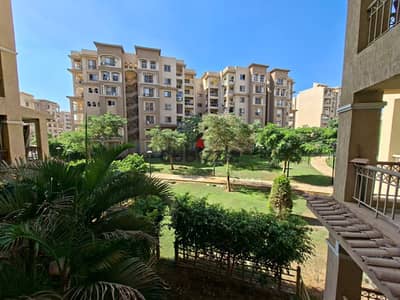 شقة للبيع في مدينتي B2 خالصة الأقساط بإطلالة على شارع رئيسي وجاردن وبجوار النادي الرياضي