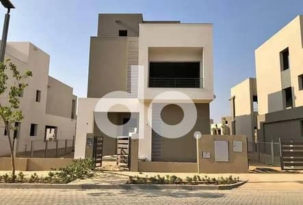 فيلا مستقلة 225م بفيو بحيرات بـ بالم هيلز ذا كراون | بالتقسيط