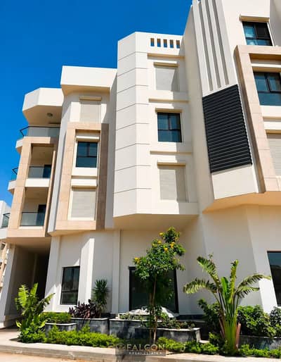 قلب الشروق امام بوابه " 3 " هتستلم شقه متشطبه بالكامل luxury اقوي استثمار مضمون A mega-project شقه 70 متر بمقدم 468 الف