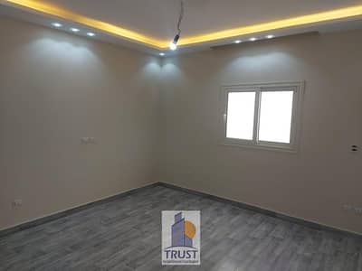 Apartment for rent - Sheikh Zayed | Neighborhood 8, Block 3   Villas Area - in front of Spain Mall, minutes from Arkan Plaza and second turn from Al Bustan Street.   Area: 200m   Elevator - Undefined Floor  Ultra Super Lux Finishing - Sea View and Open View  Division:  * 3 Bedrooms, including one of them 