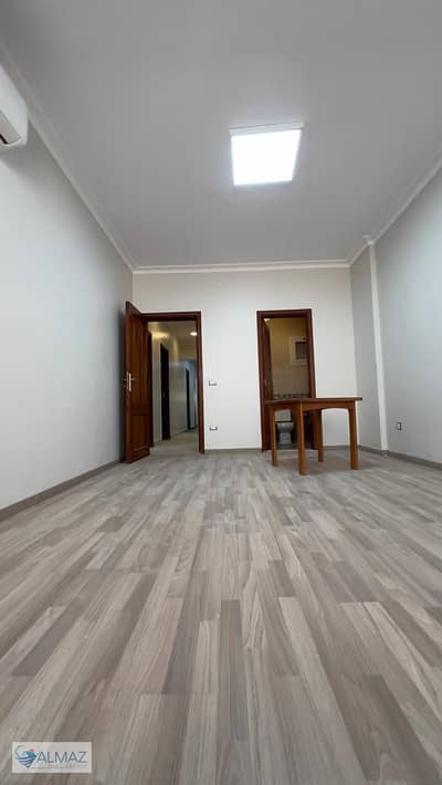 دوبلكس فاضي ٥٠٠ متر  بجاردن للايجار سكني بالمطبخ والتكييفات في البنفسج 3 في التجمع الاول بالقرب من  واتر واي