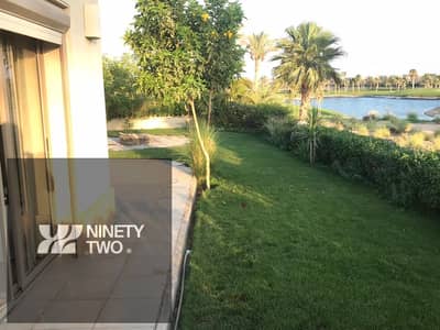 شاليه للبيع في ليتل فينيس – العين السخنة | دور أرضي بحديقة خاصة | 120م² + حديقة 130م² | 3 غرف نوم | 2 حمام | إطلالة على الجولف وحمام السباحة