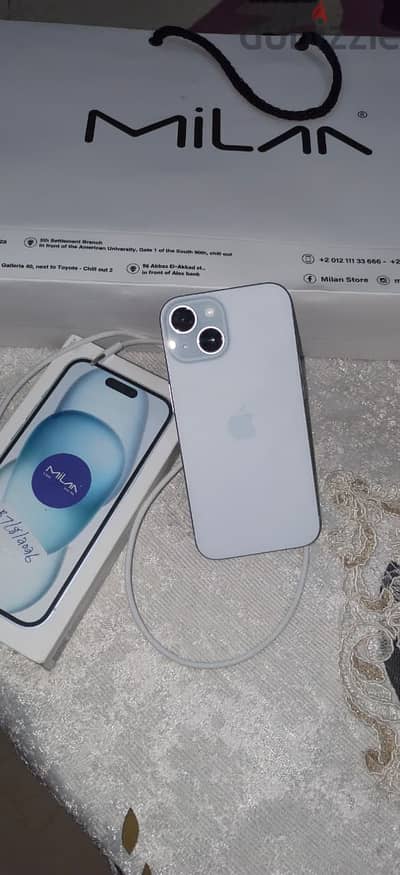 iPhone 15  كسر زيرو  (بطارية 100% - 40 دورة شحن)  - بالعلبة والضمان