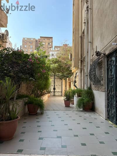 فيلا للبيع ٥٠٠ متر  المقطم الهضبة العليا  ميدان النافورة  لقطه