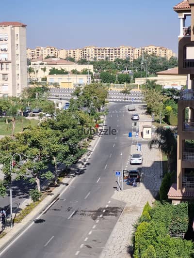 شقـــه للبيــــــــع في مدينتي B3 - قلب مدينتي دور متكــــــــــرر فيو مفتـــــــوح بالمطبــــخ والتكييفــــــات