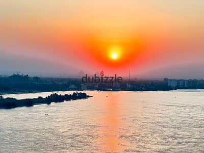 شقة صف اول بانوراما ڤيو على النيل مباشرة 324 متر للبيع