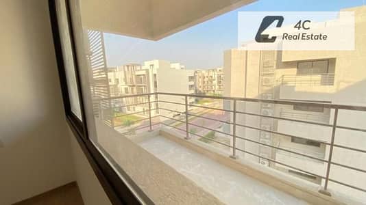160 sqm apartment, ultra-super-lux finishing, in Fifth Square, Al Marasem, with a distinctive layout and lower premium required for quick sale, ready