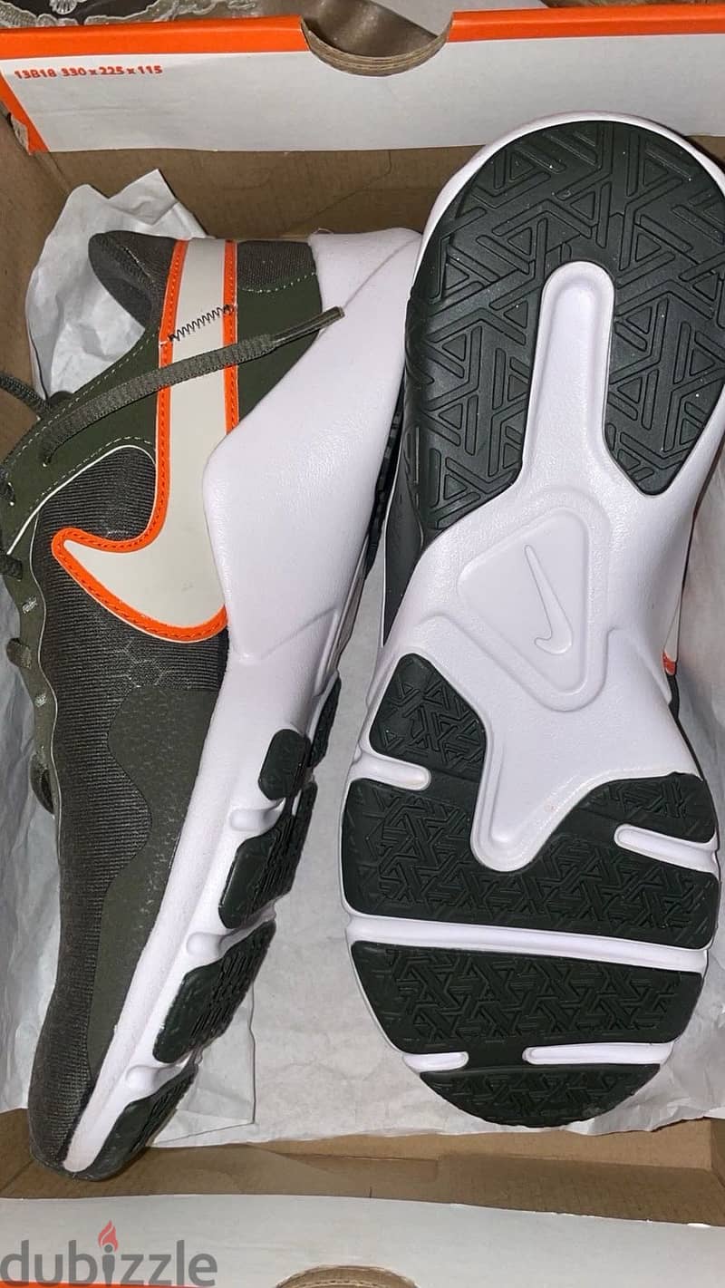 NIKE LEGEND ESSENTIAL 1