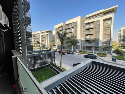 Studio for rent in Medinati Brivado, first floor, view of street next to Brivado services