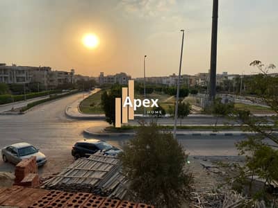 أنتهز الفرصة لأن السعر مميز جدا !!!! شقة للبييع فــــــي الحي السابع بموقع مميز يعبر عن الرفاهية و الراحة و الخصوصة بحيث أن الفيو مميز جداً و أنتهز ها