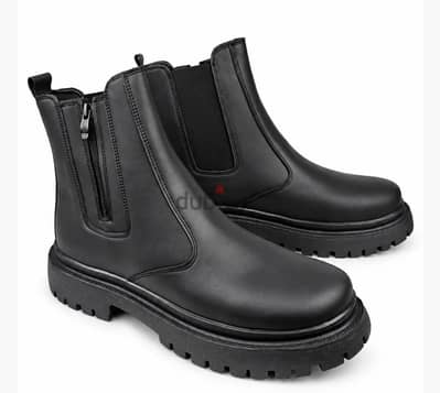 Half boot with chunky sole with light elastic