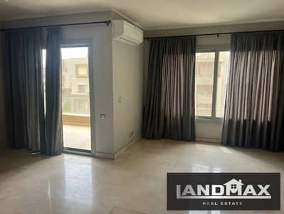 شقة للإيجار نصف مفروشة في كمبوند فيليج جيت – 150 متر
