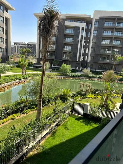للبيغ شقه في بريفادو للبيع بالمطبخ و دريسينج  والتكيفات  مساحه 150 تشطيب شركة  دور أول علوي فيو بحيرات
