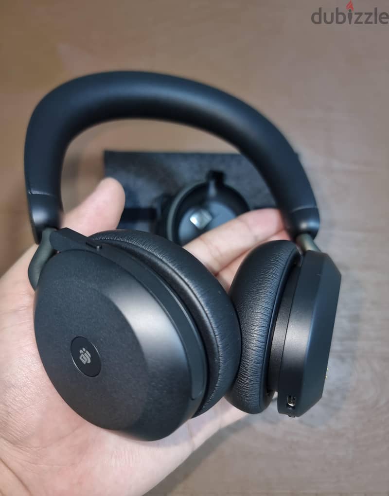 Jabra Evolve2 75 Wireless Headset 1