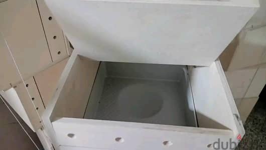 مطلوب عشوش درج بلاستيك بادجي أو انجليزي