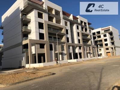 دوبلكس بحديقة للبيع استلام فوري في هايد بارك - Hyde Park New Cairo - فيو مميز على اللاندسكيب وحمامات السباحة