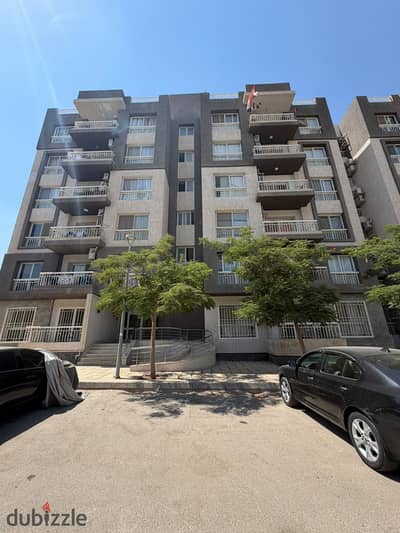 #For Sale, an apartment of 116 square meters in B12, fully cash, second floor, corner, view of a main street, north-west direction, next to services and Central Park